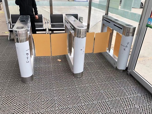 測溫道閘安裝