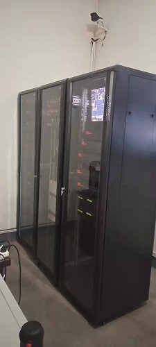 整理機(jī)柜線路
