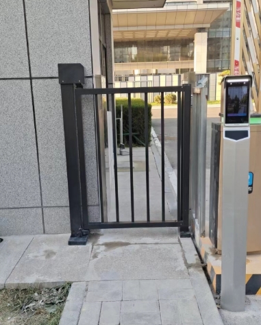 自動門禁設(shè)備